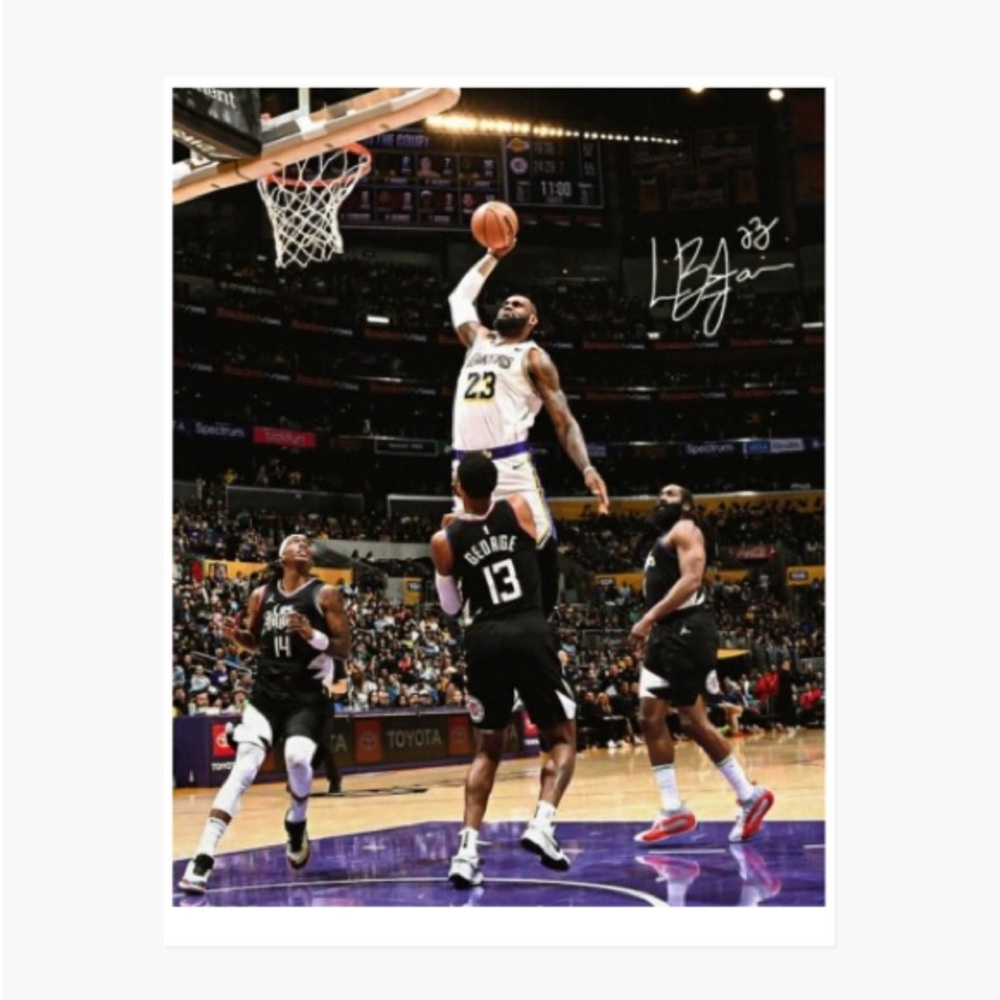 BRAND NEW!💯 LEBRON KING👑JAMES LAKERS ULTRA PREMIUM GLOSSY 8.5x11 DUNK ON PG!🤯